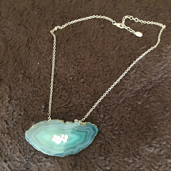 Sparkling Sage Sliced Agate Necklace - 799 $30 or $25 w/offer - Picture 1 of 3